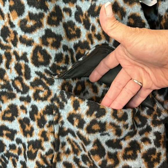 Bernardo Blue Leopard Coat Size 2X New Pockets Hidden Button Down Heavy - Picture 4 of 9